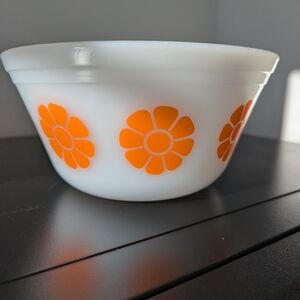 Federal Glass Daisy Mixing Bowl Orange Floral Vintage